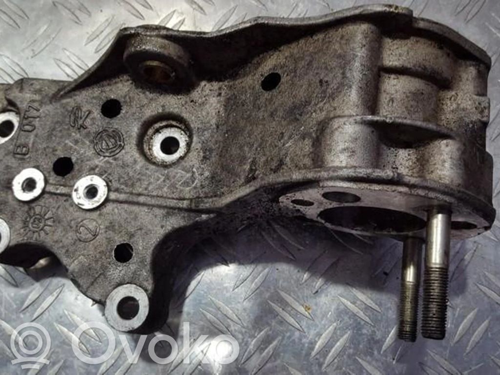 Engine mounting bracket