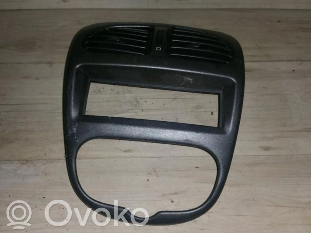 Peugeot 206 Rejilla de ventilación central del panel 
