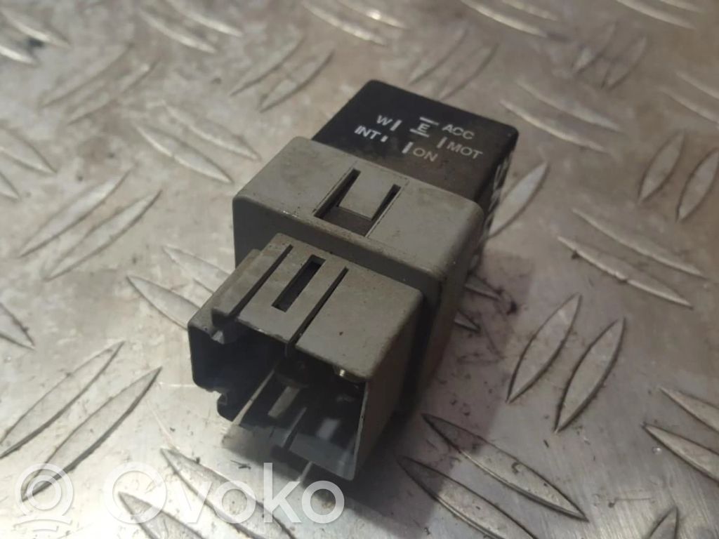 Alte relee   MB953394,MB953394
