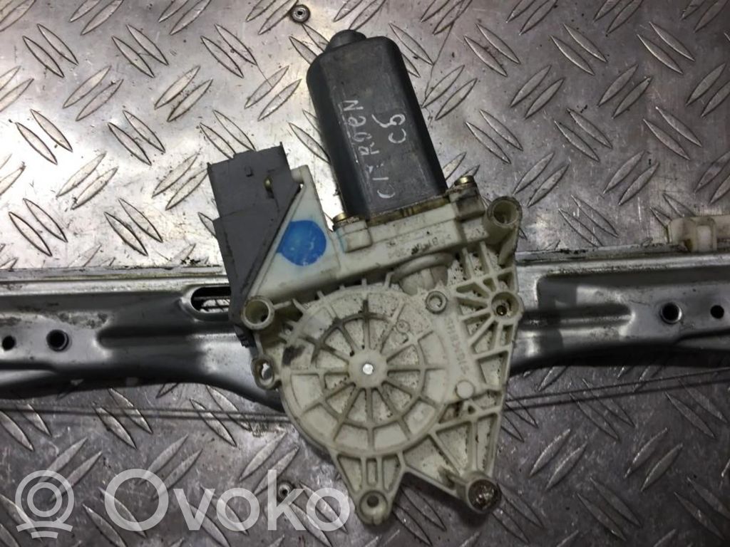 Silnik regulatora szyby drzwi przednich