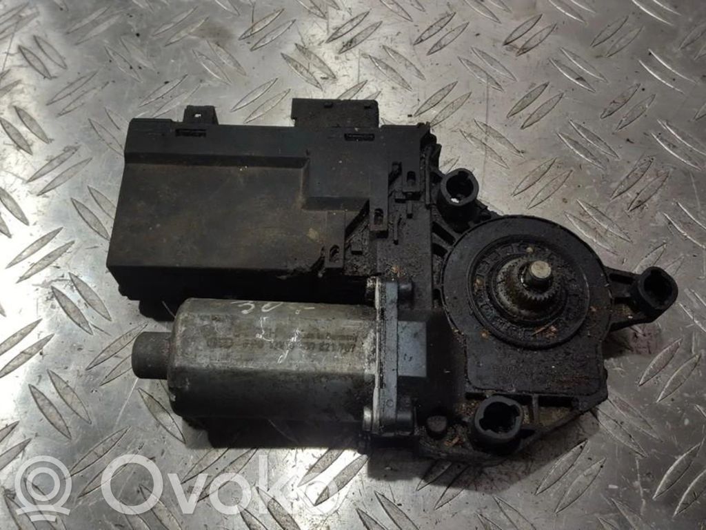Peugeot 307 Motorino alzacristalli della portiera anteriore 