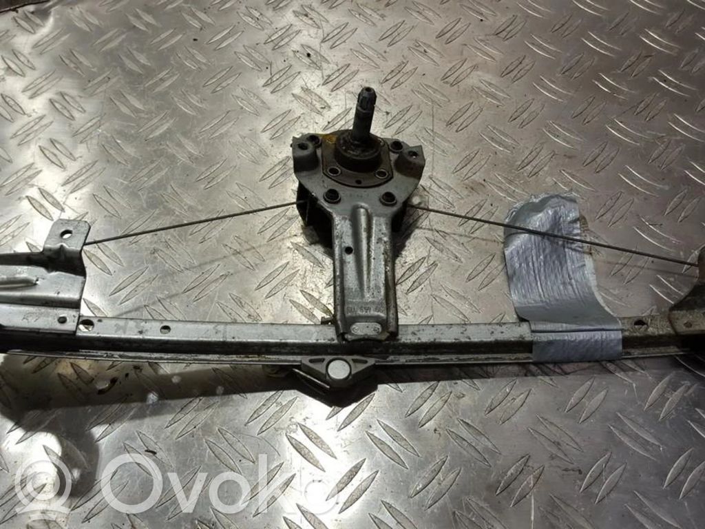 Opel Omega B1 Regulador con motor de la ventanilla de la puerta corredera 