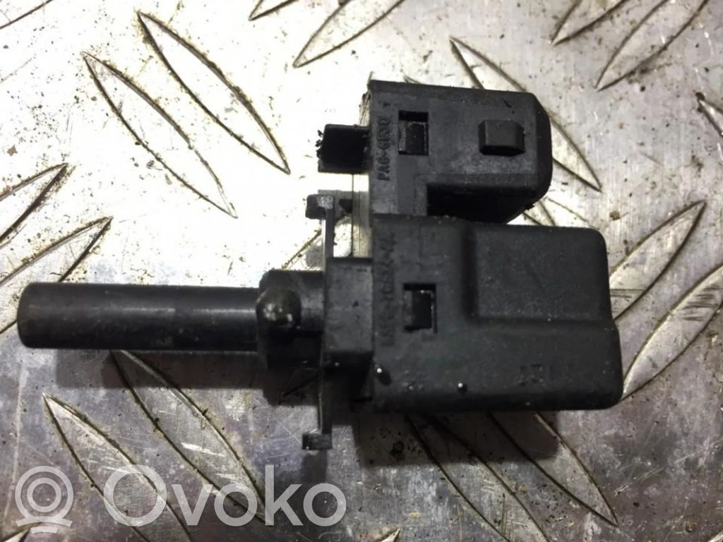 Interruptor sensor del pedal de freno   95FB7C534AA,95FB7C534AA