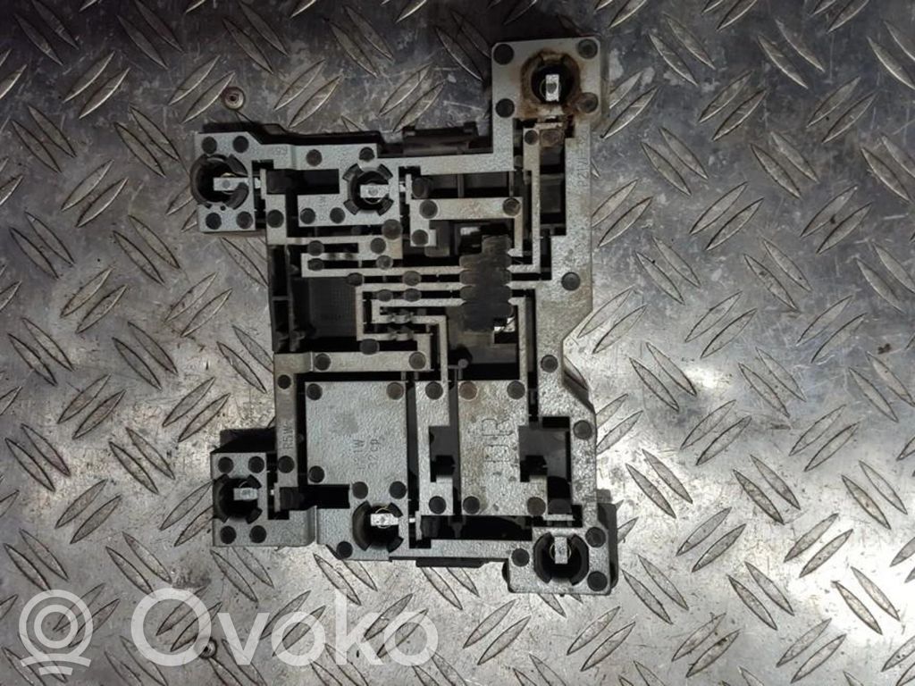 Takavalon polttimon suojan pidike   2209DR,2209DR