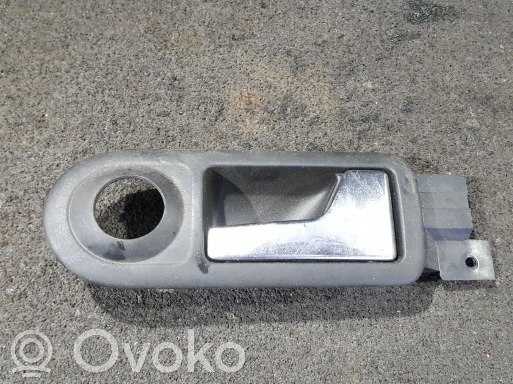 Volkswagen Golf IV Poignée inférieure de porte avant