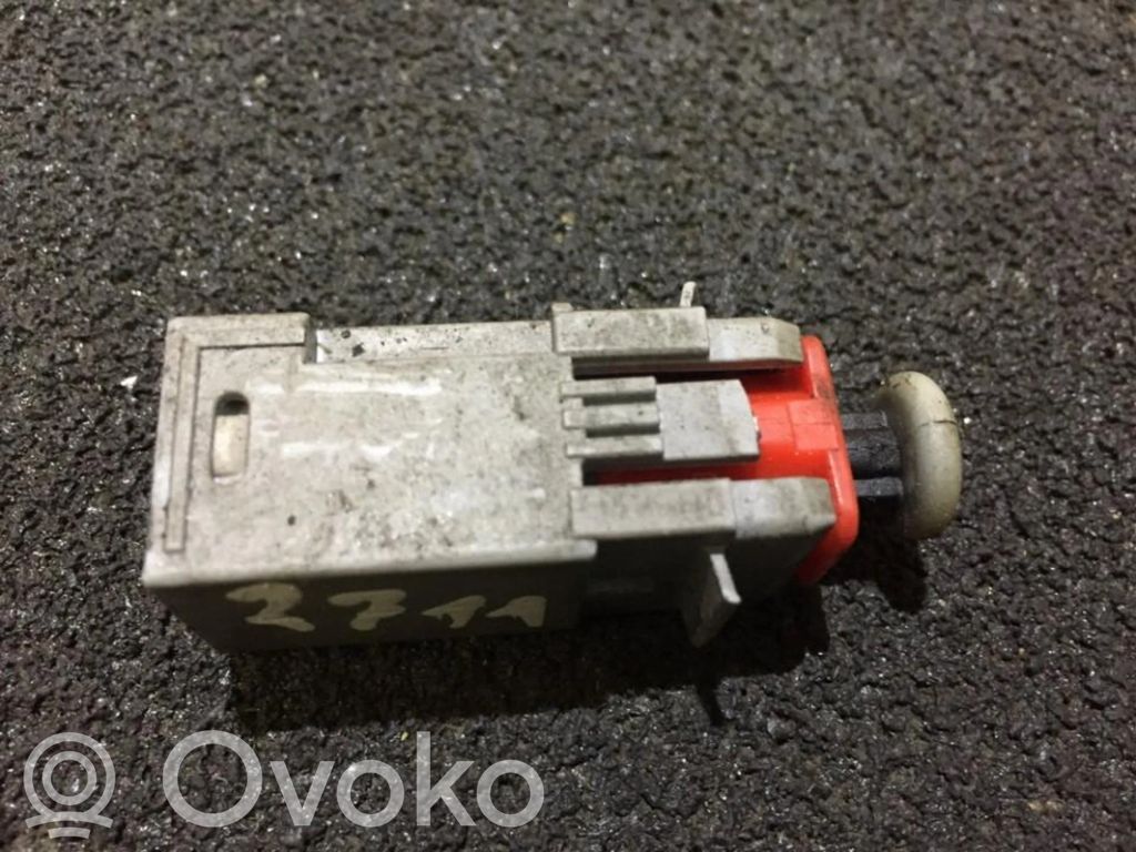 Interruptor sensor del pedal de freno   55701396,869619858,55701396,869619858