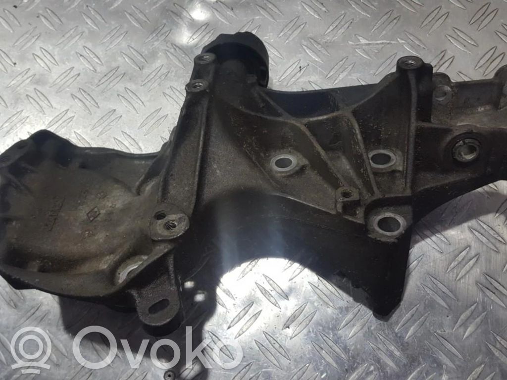 Renault Laguna II Engine mounting bracket