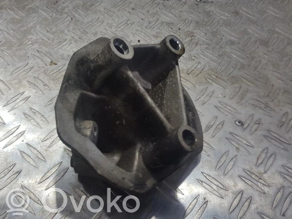 Peugeot 307 Engine mounting bracket