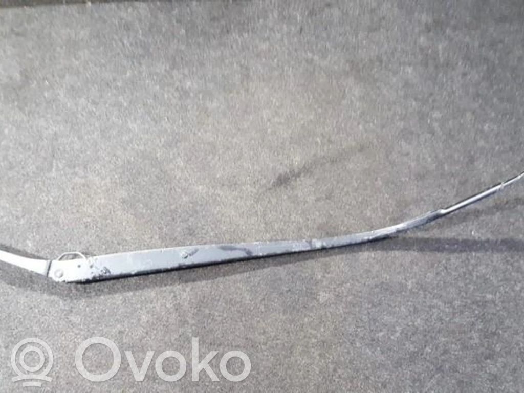Front wiper blade arm