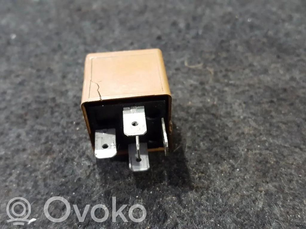 Inne przekaźniki   90491314,90491314