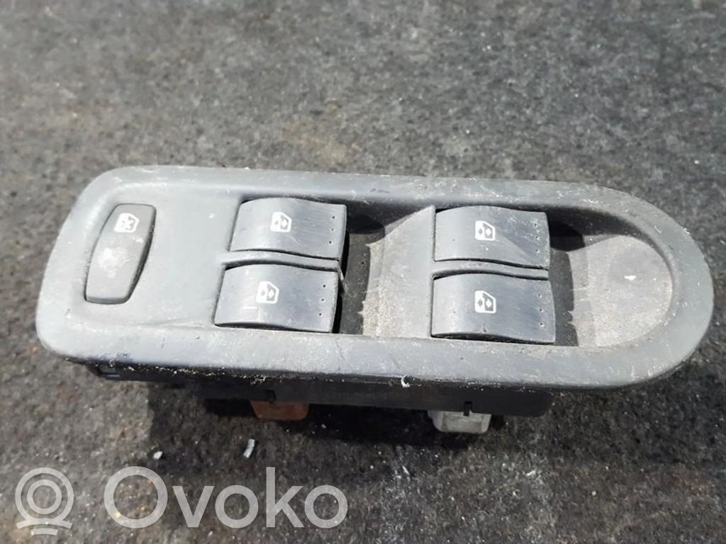 Renault Megane II Interruttore di controllo dell’alzacristalli elettrico
