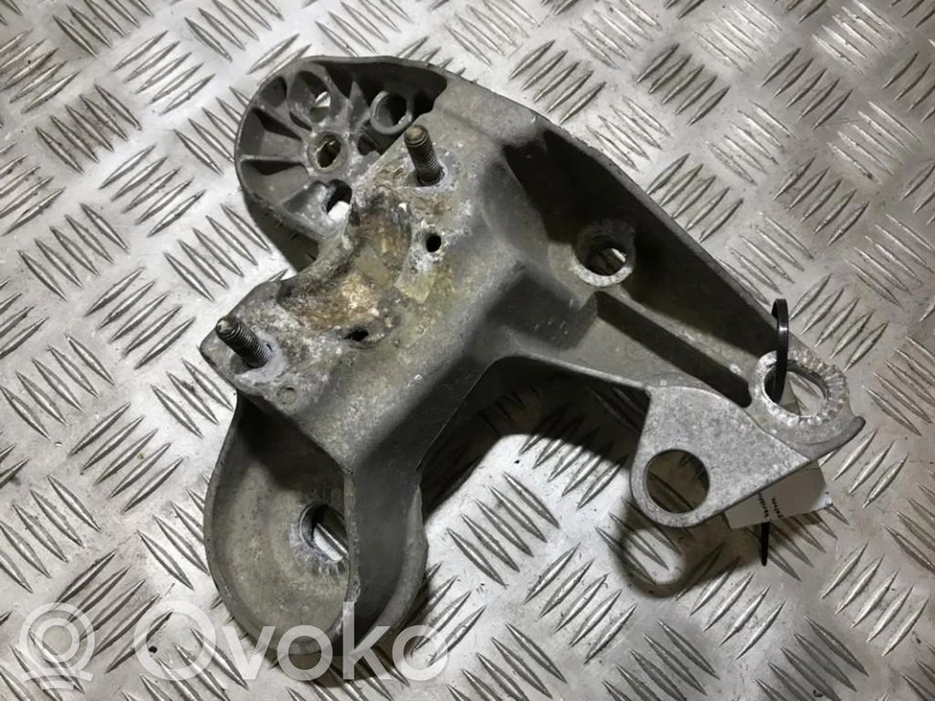 Volkswagen PASSAT B5 Suport motor 