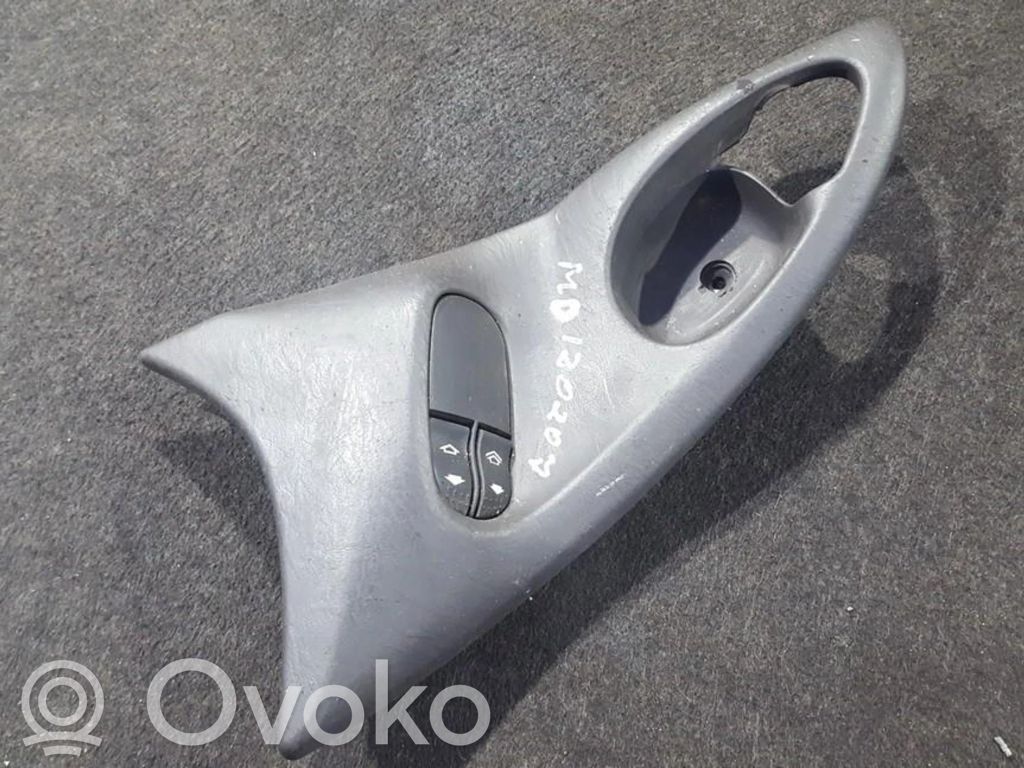 Ford Focus Interruttore di controllo dell’alzacristalli elettrico 
