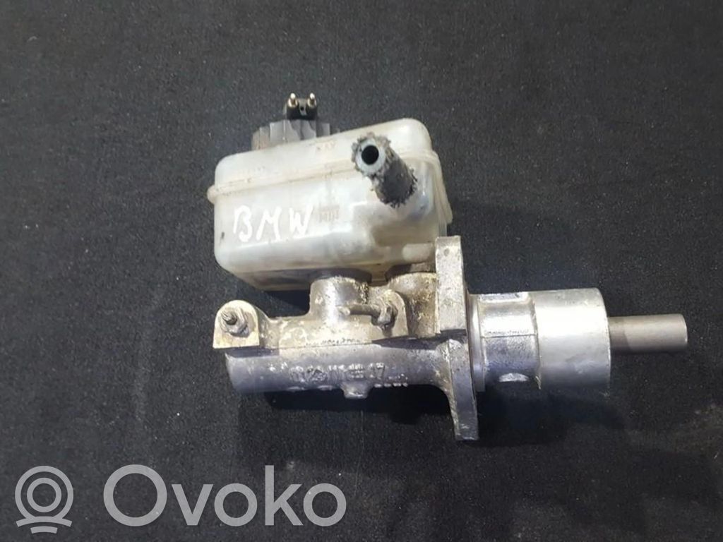 Master brake cylinder