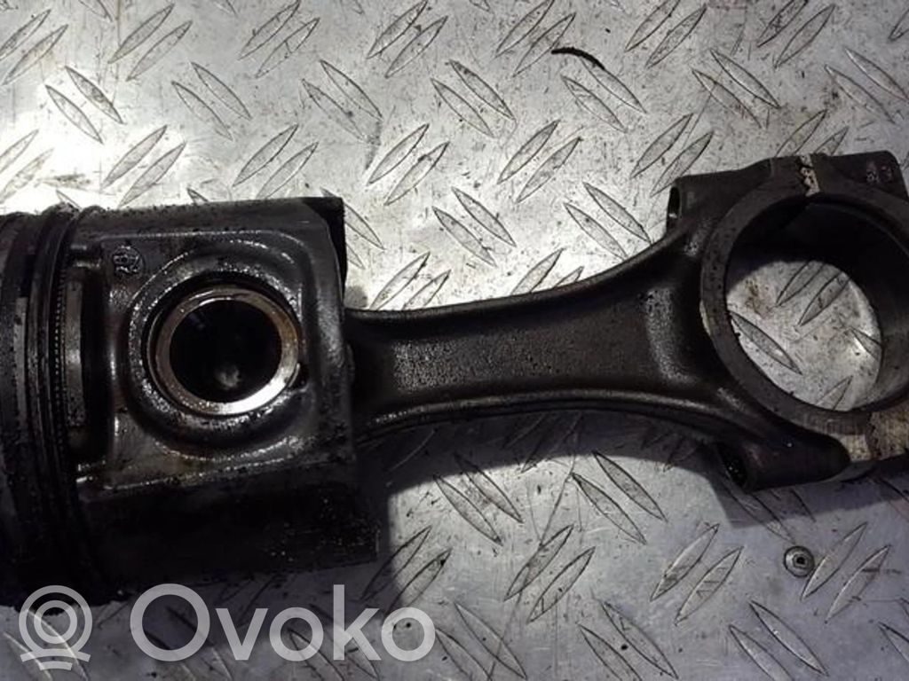 Piston avec bielle