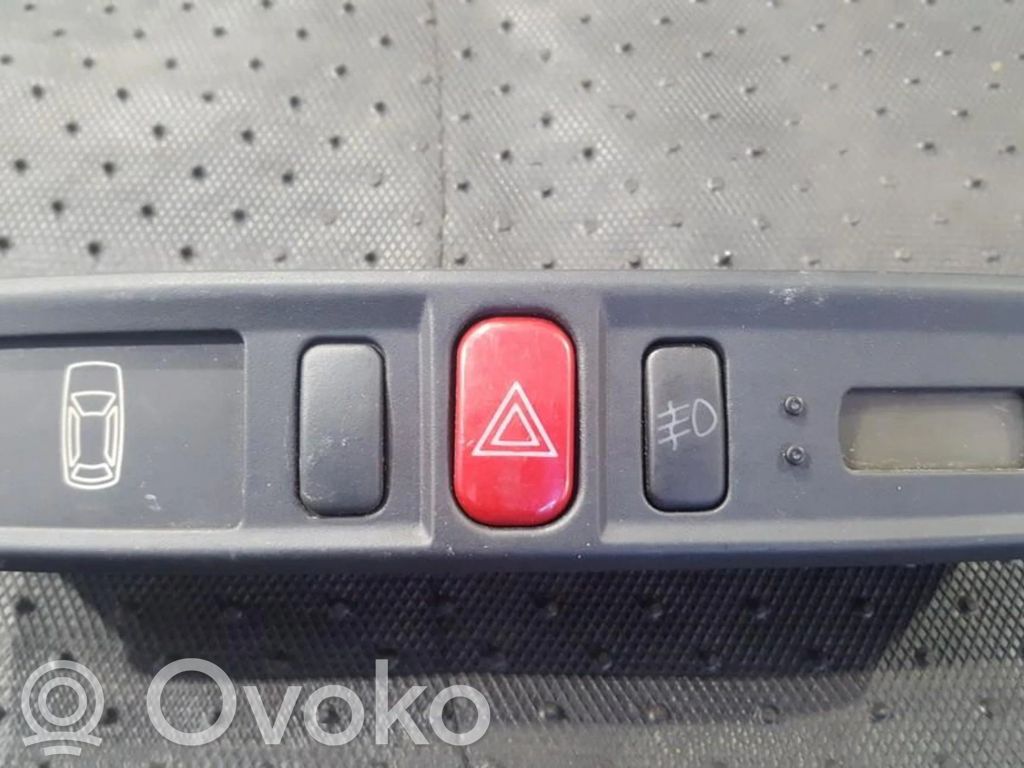 Alfa Romeo 145 - 146 Avārijas lukturu slēdzis 