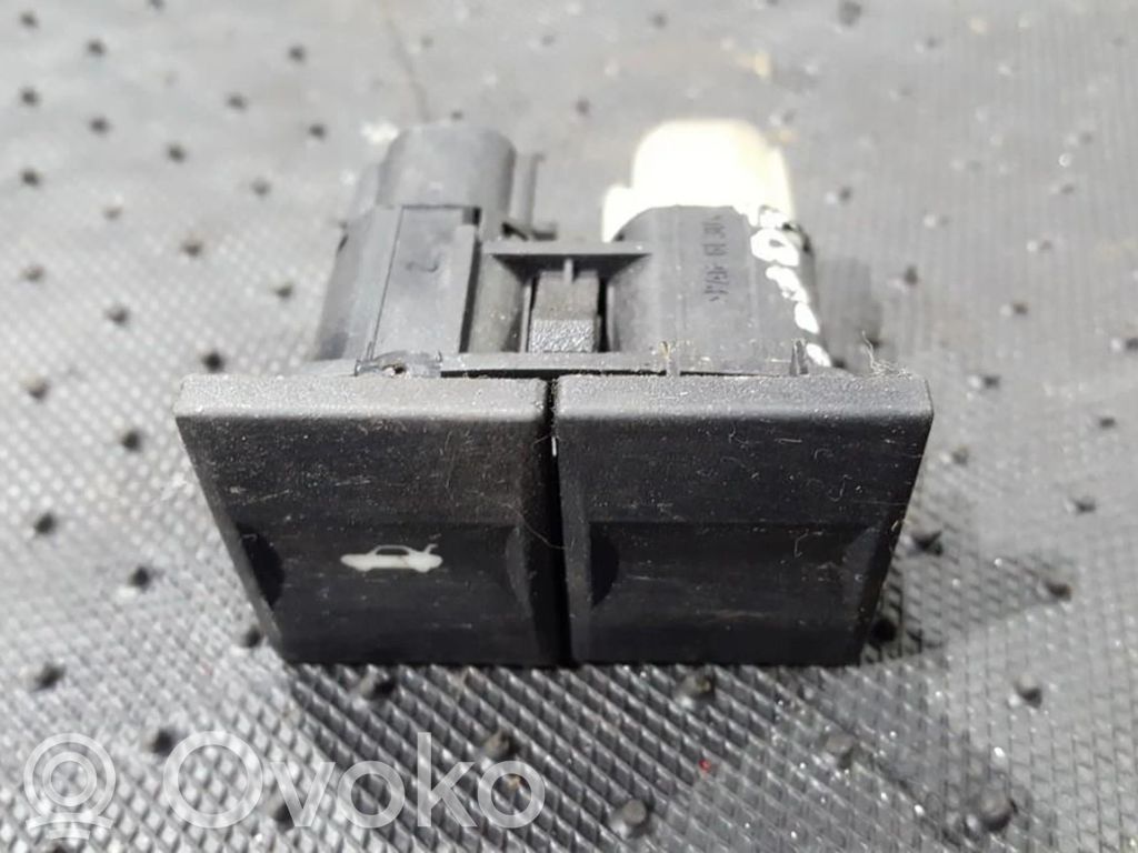 Ford Mondeo Mk III Interrupteur d'ouverture de coffre 