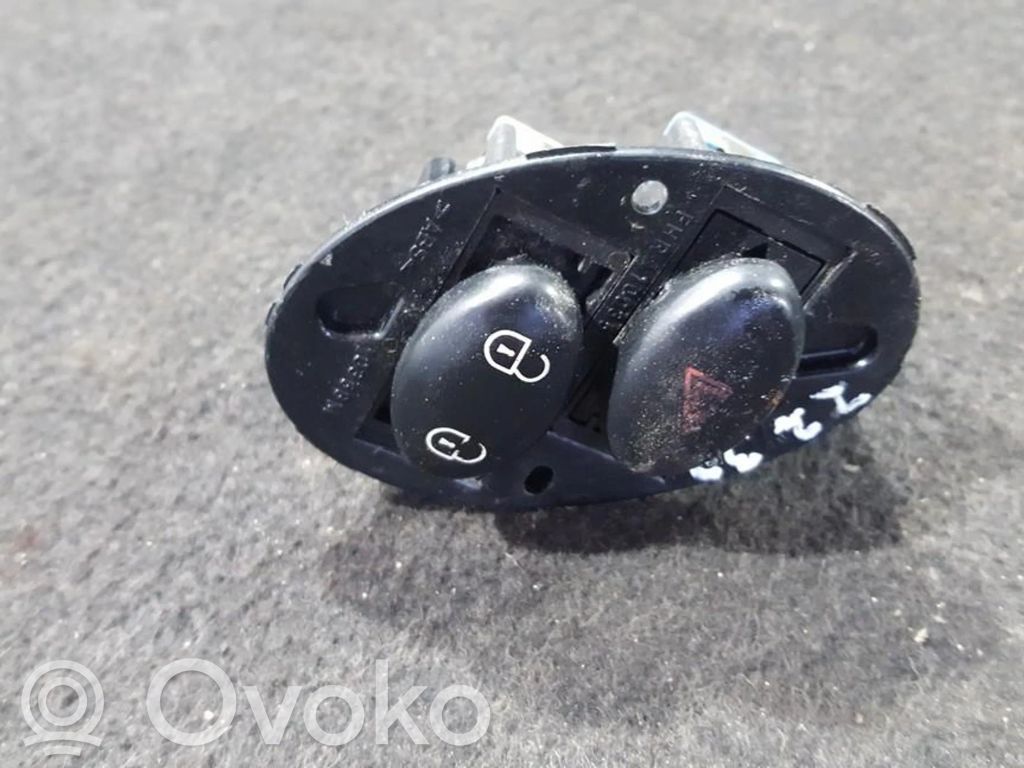 Rover 75 Hätävilkkujen kytkin 