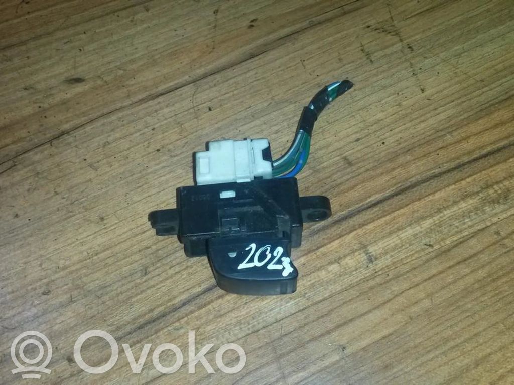Nissan Almera Tino Przyciski szyb 