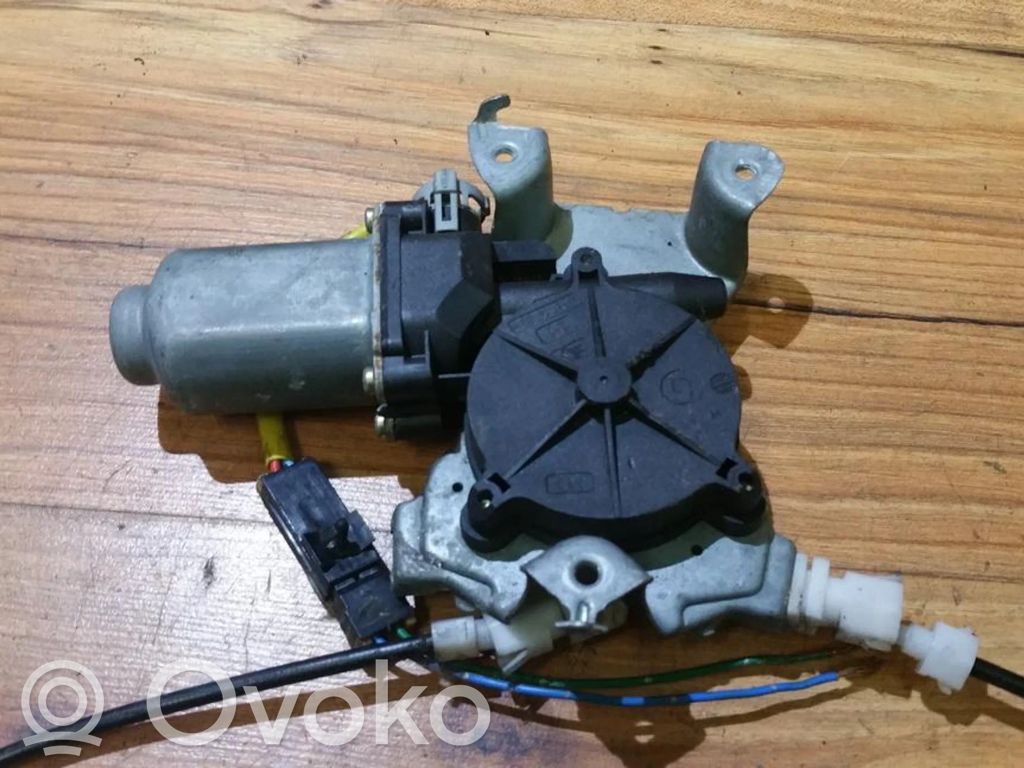 Nissan Almera Tino Motorino alzacristalli della portiera posteriore 