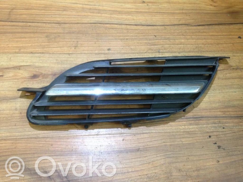 Nissan Almera Tino Grilă inferioară bară față 