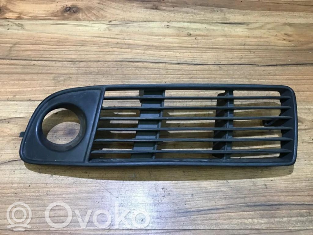 Audi A6 S6 C5 4B Grille inférieure de pare-chocs avant