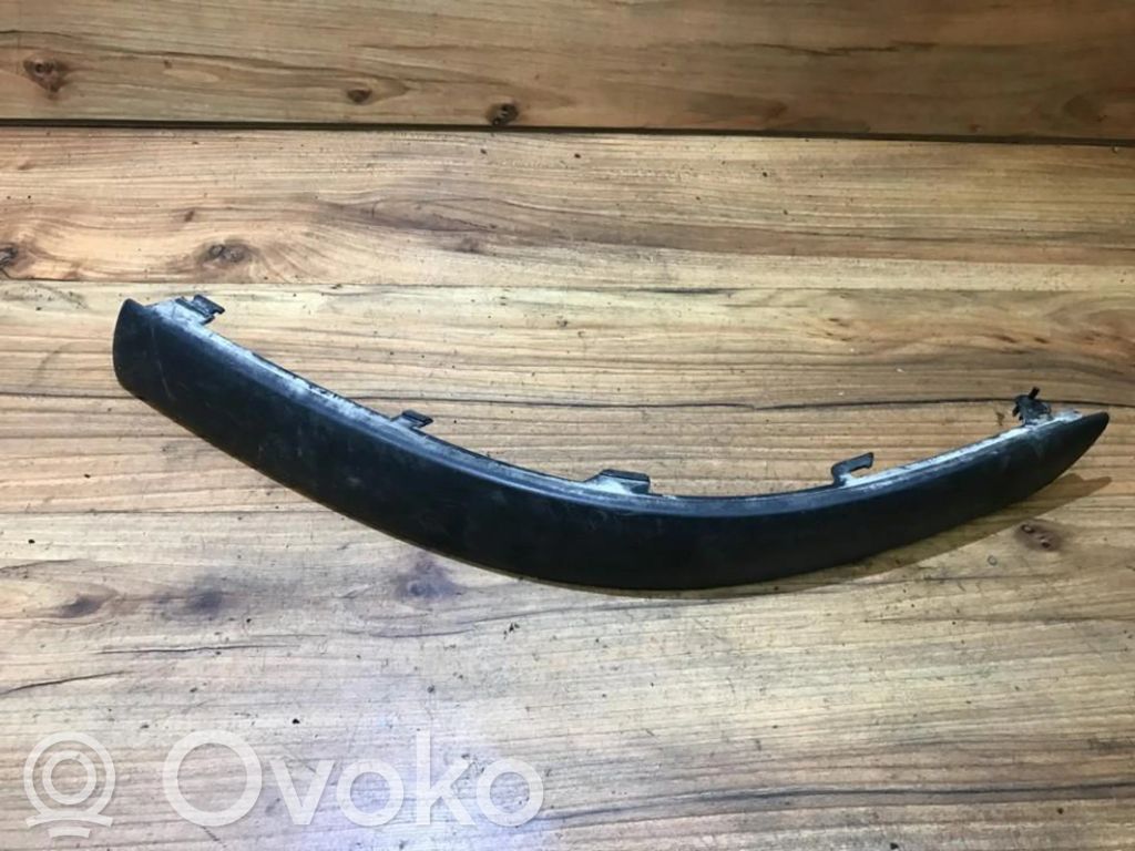 Volkswagen PASSAT B5.5 Moulure de pare-chocs avant