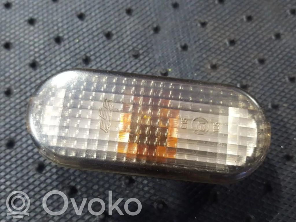 Volkswagen Polo III 6N 6N2 6NF Kierunkowskaz błotnika przedniego