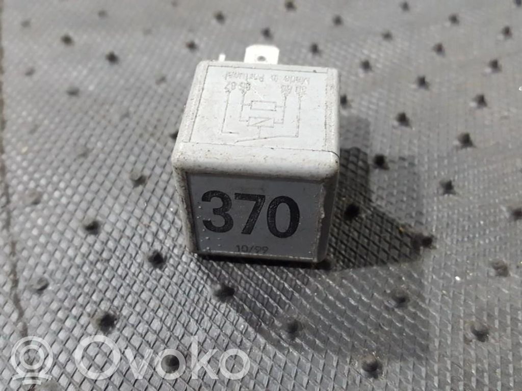 Otros relés   8D0951253,V23134J52X300,8D0951253,V23134J52X300