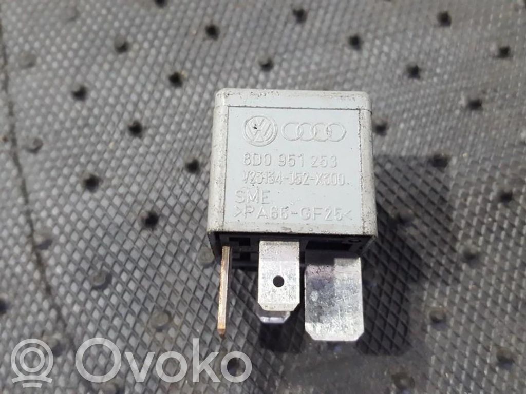 Muu rele   8D0951253,V23134J52X300,8D0951253,V23134J52X300