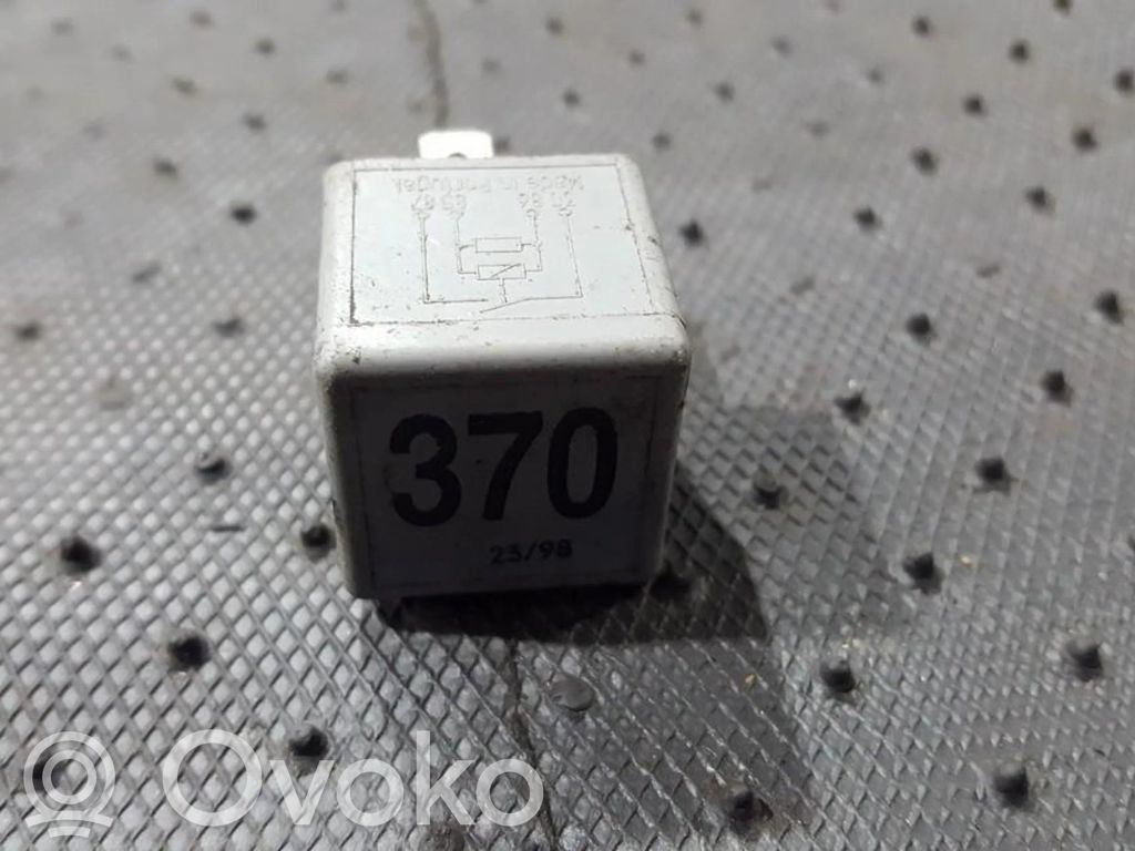 Otros relés   8D0951253,V23134J52X300,8D0951253,V23134J52X300