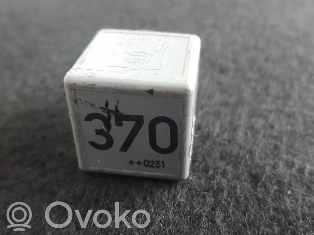Otros relés   8D0951253,V23134J52X300,8D0951253,V23134J52X300