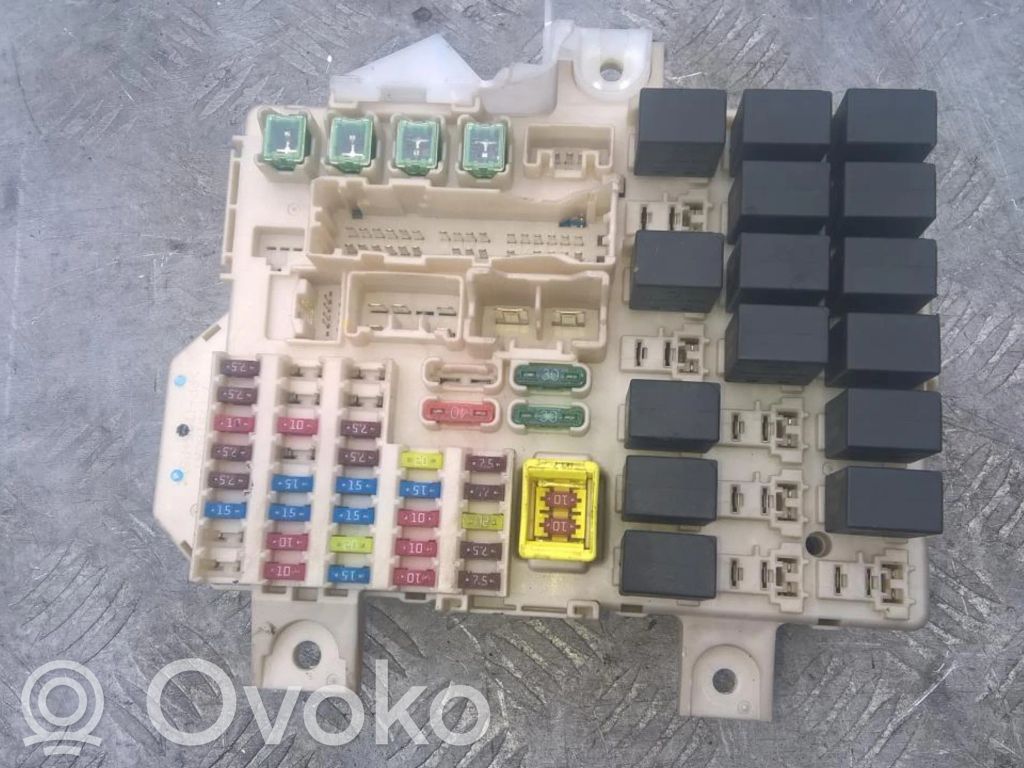 Mitsubishi Colt Skrzynka bezpieczników / Komplet 