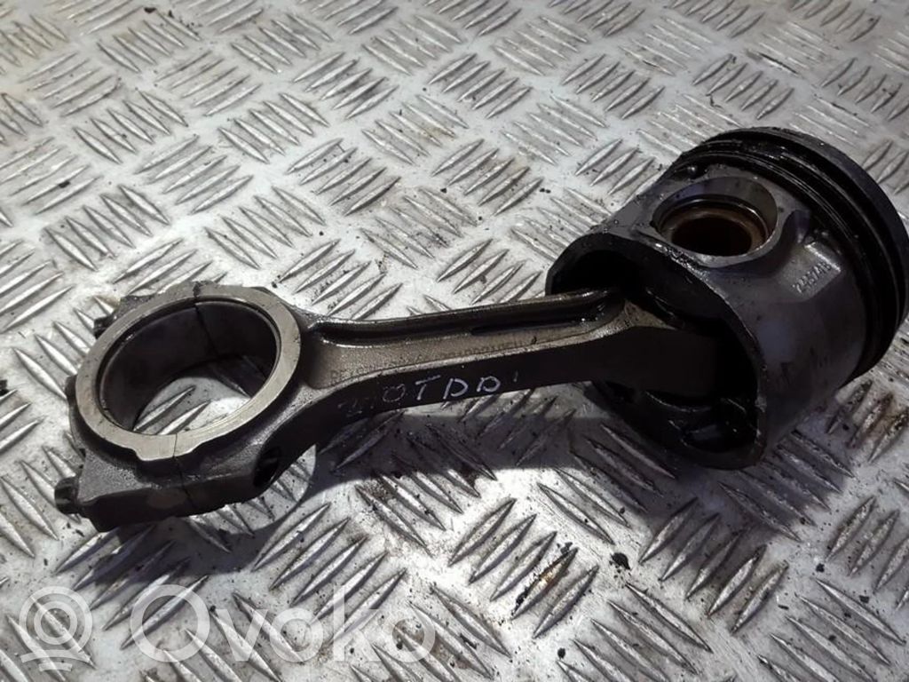 Ford Mondeo Mk III Piston cu bielă 