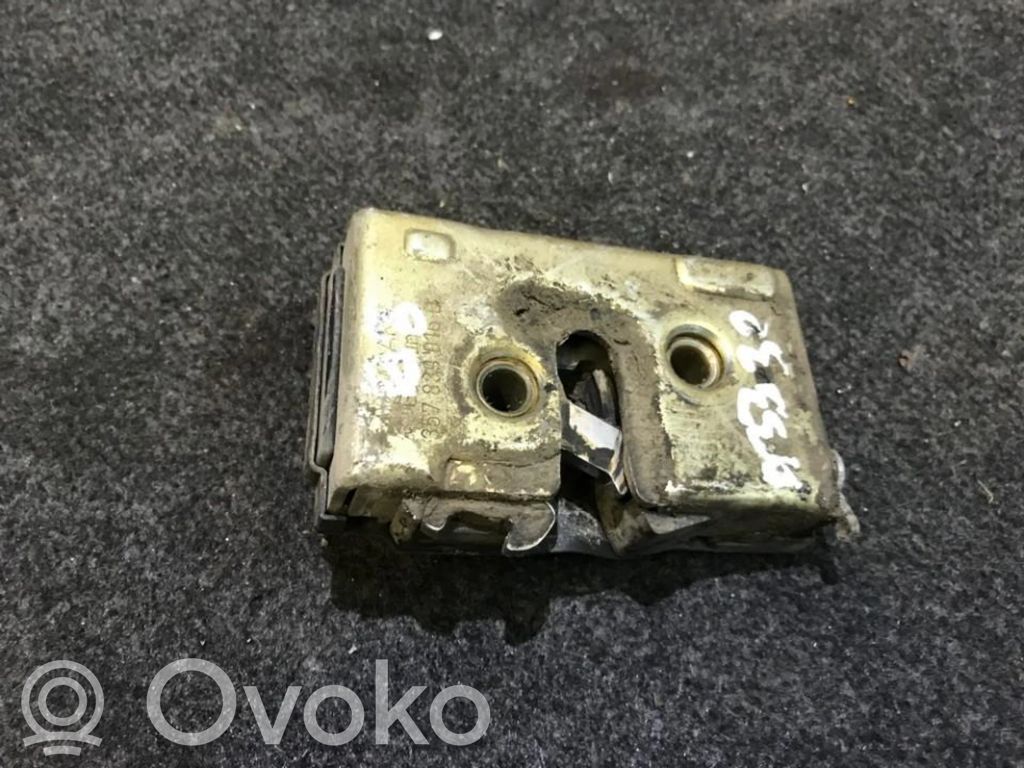 Volkswagen PASSAT B3 Etuoven lukko 