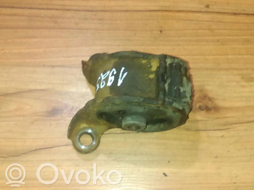 Engine mount bracket