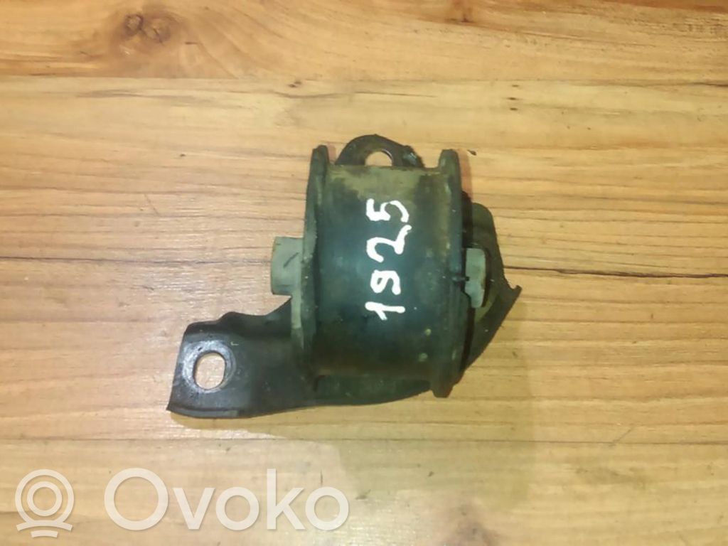 Engine mount bracket