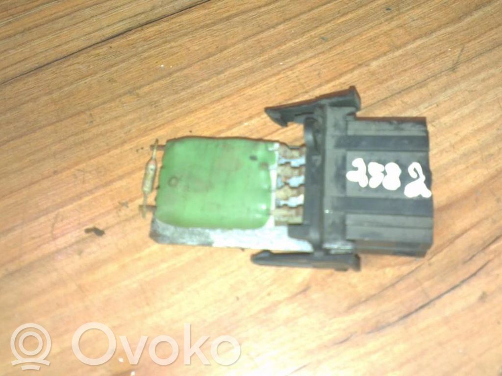 Volkswagen Golf III Rezystor / Opornik dmuchawy nawiewu 