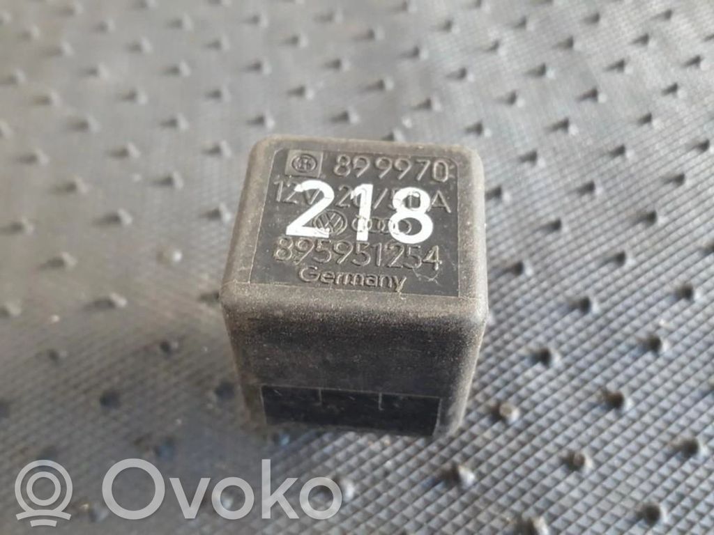 Audi 100 S4 C4 Muu rele 