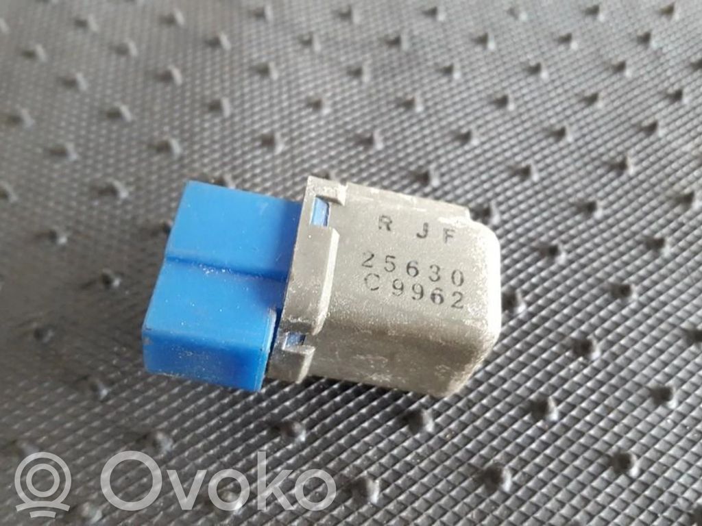 Nissan Almera Inne przekaźniki 