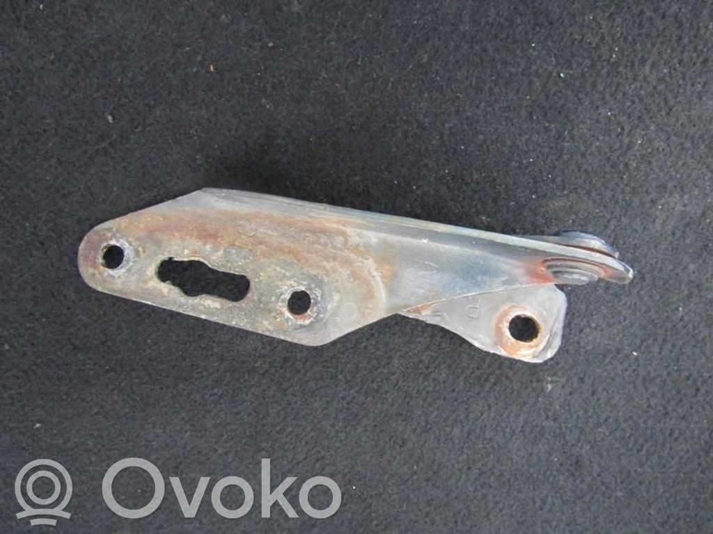 Engine bonnet/hood hinges