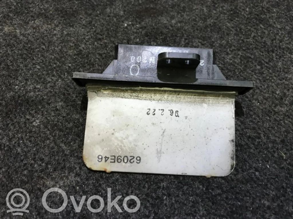 Nissan Almera Lämpöpuhaltimen moottorin vastus 