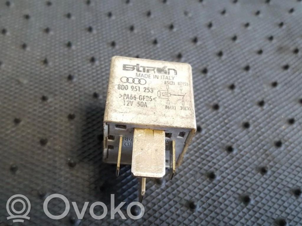 Inne przekaźniki   8D0951253,370,8D0951253