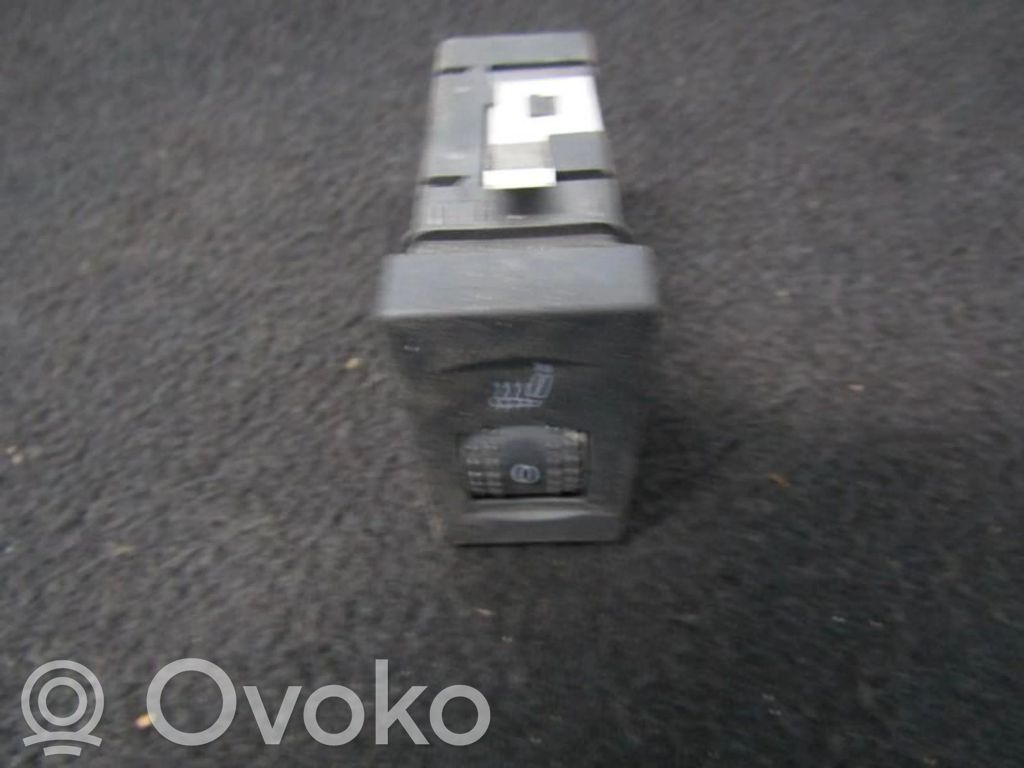 Volkswagen PASSAT B5 Interruttore riscaldamento sedile 