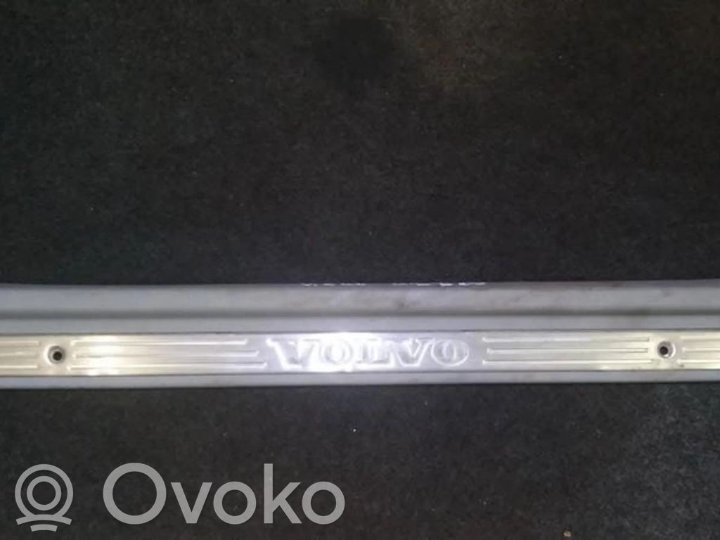 Volvo S40, V40 Copertura del rivestimento del sottoporta posteriore