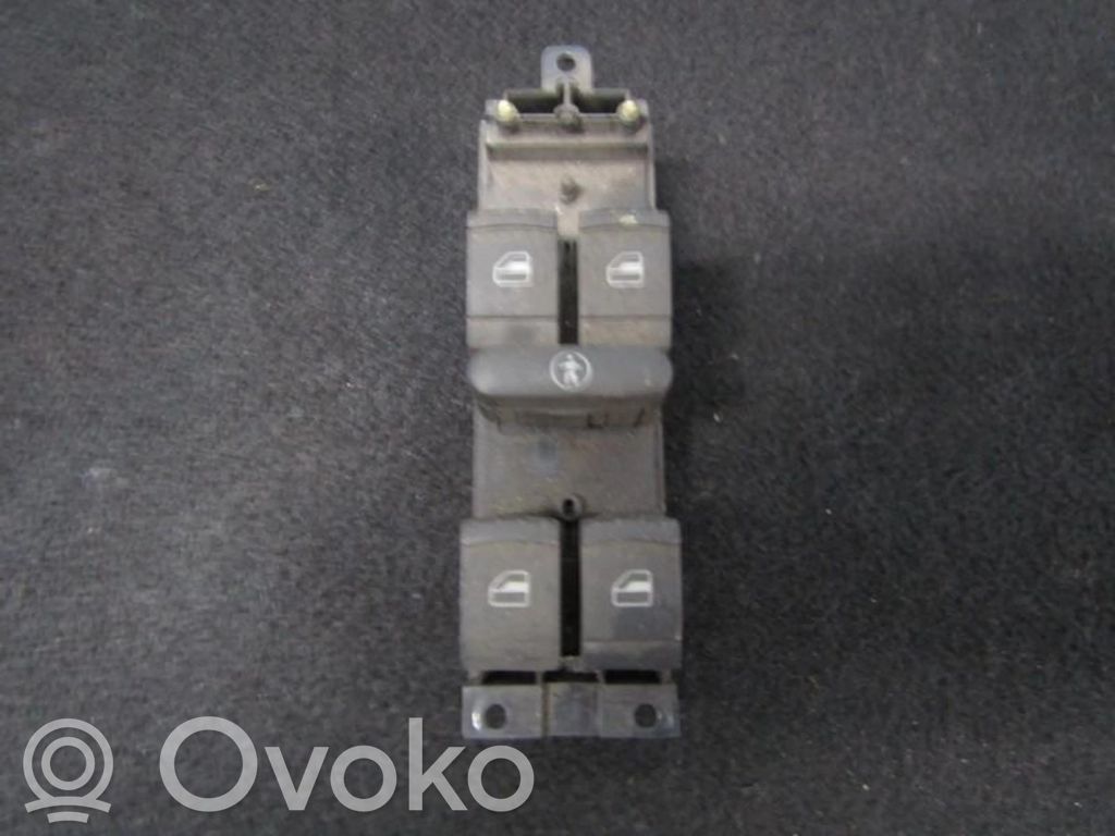 Volkswagen Golf IV Przyciski szyb
