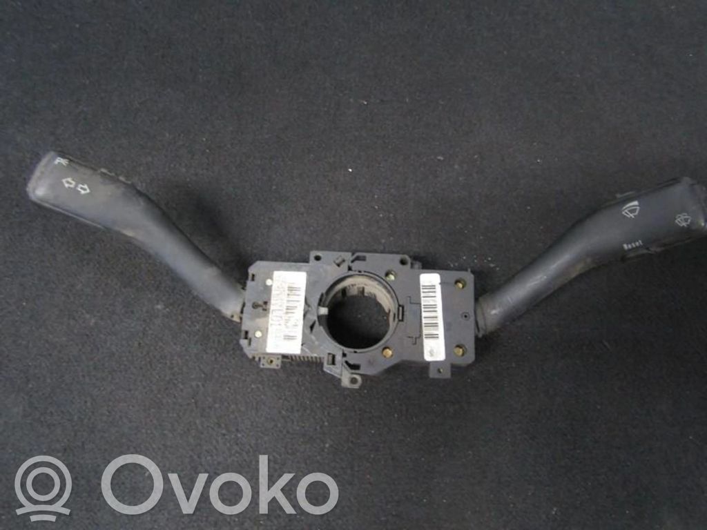 Volkswagen Golf IV Leva/interruttore dell’indicatore di direzione e tergicristallo