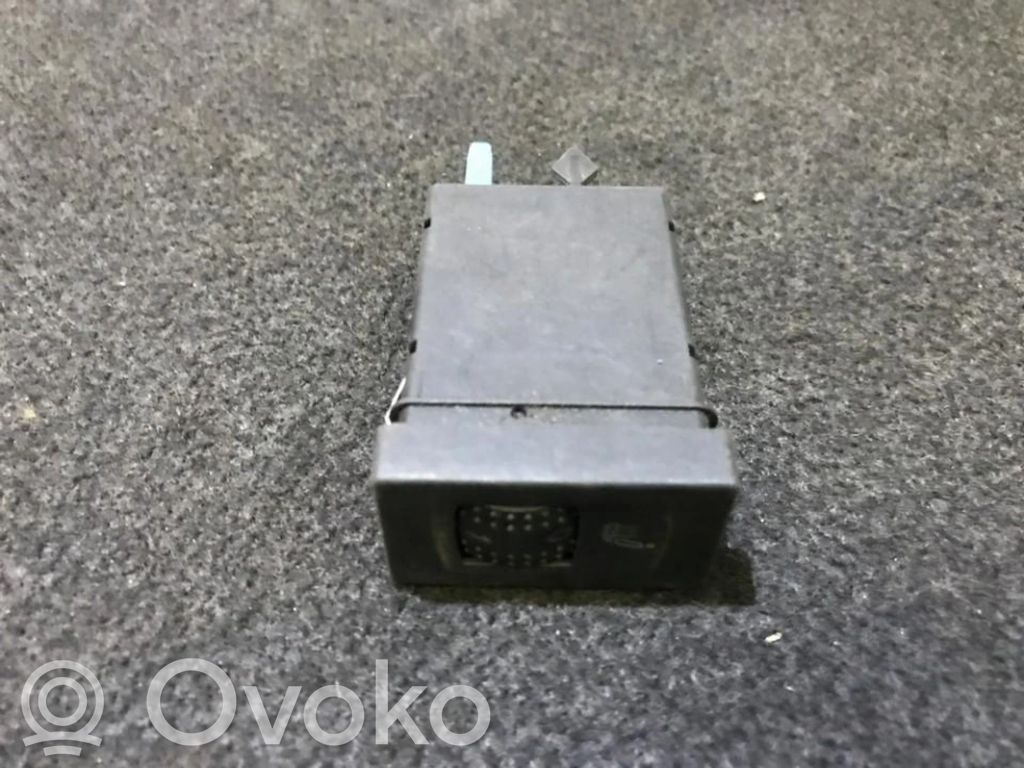 Volkswagen PASSAT B5 Comutator încălzire scaune 
