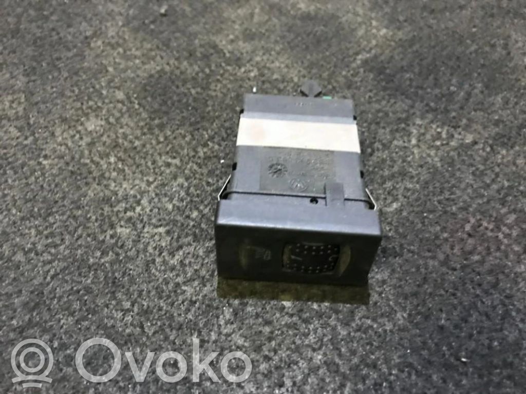Volkswagen PASSAT B5 Interruttore riscaldamento sedile 