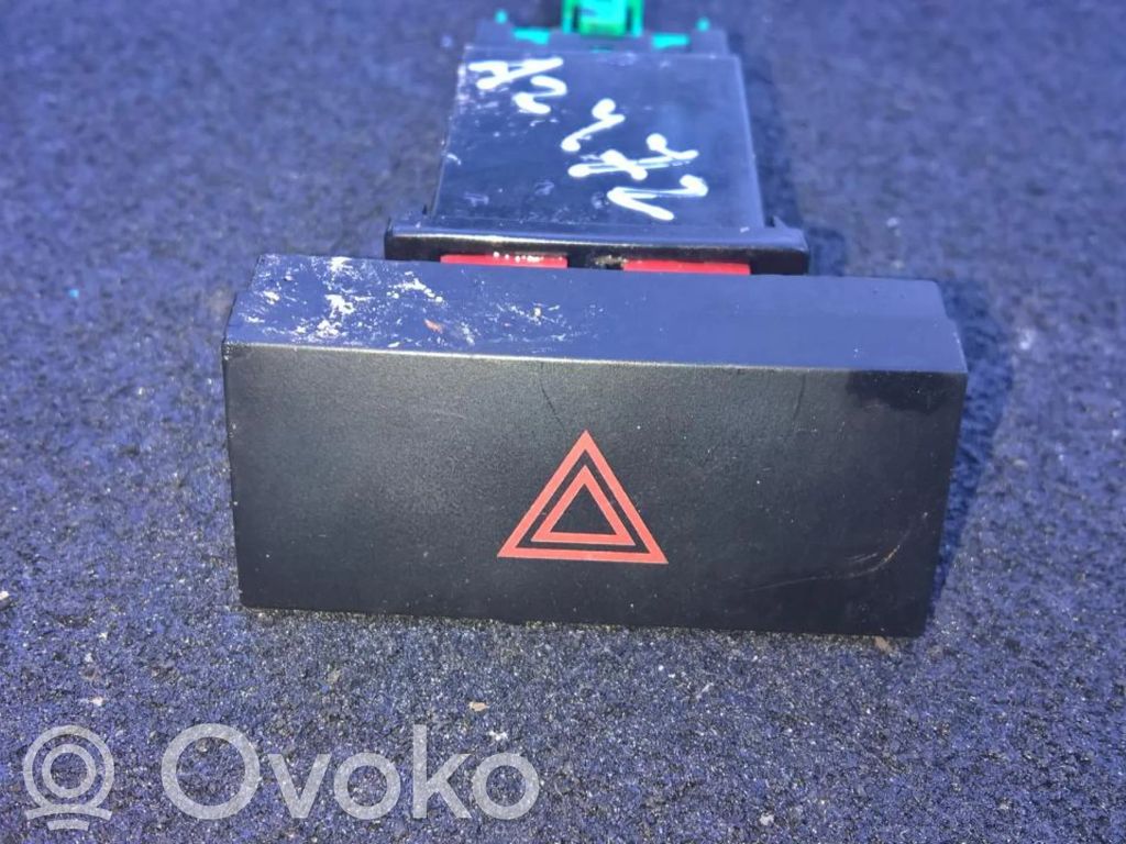 Hyundai Coupe Botón interruptor de luz de peligro 